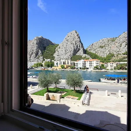 Apartment Zorica Omis Exterior photo