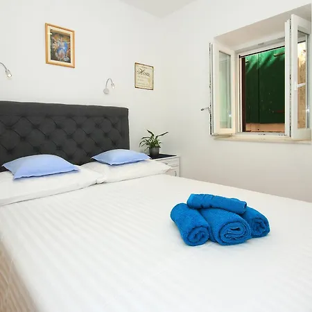 Apartment Zorica Omis Exterior photo