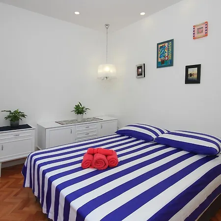 Apartment Zorica Omis Exterior photo